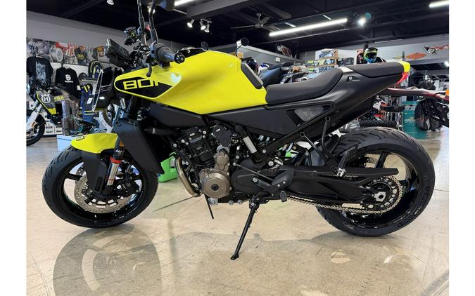2026 801 Vitpilin - Husqvarna Motorcycles