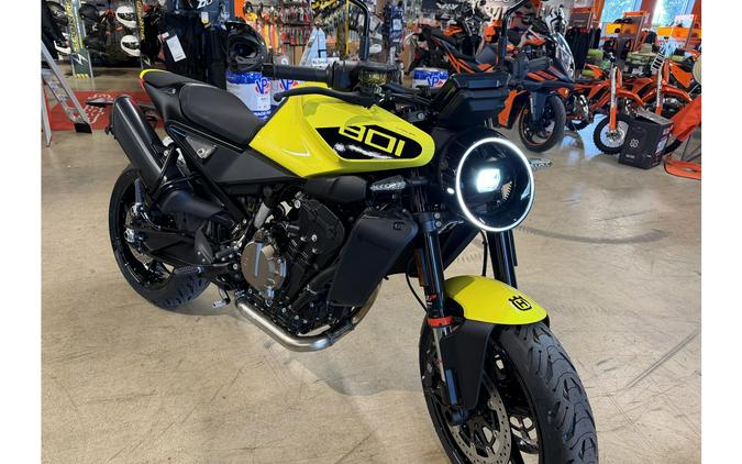 2026 801 Vitpilin - Husqvarna Motorcycles