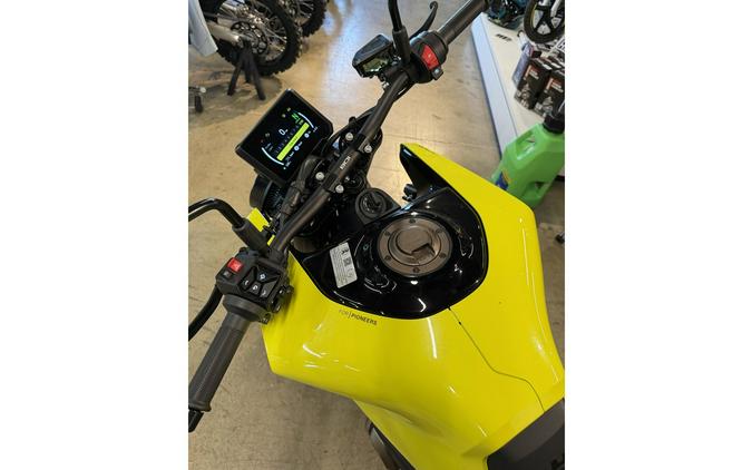 2026 801 Vitpilin - Husqvarna Motorcycles