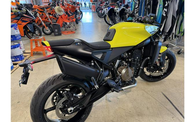 2026 801 Vitpilin - Husqvarna Motorcycles