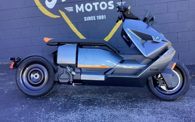 2023 BMW CE 04 Review [Urban Electric Commuter Scooter]