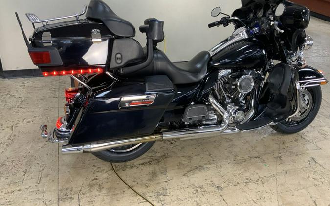 2010 Harley-Davidson Electra Glide® Ultra Classic® Black FLHTCU