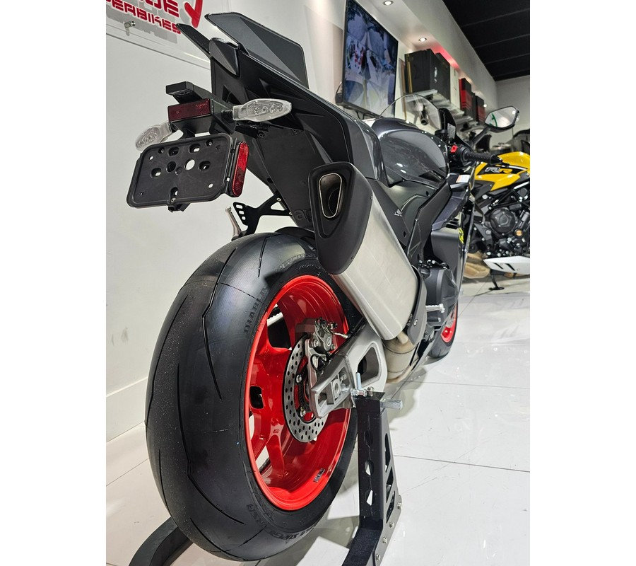 2026 Aprilia RSV4 1100