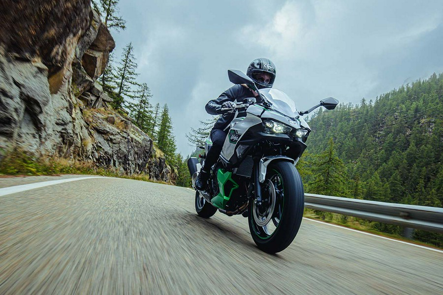 2024 Kawasaki Ninja® 7 Hybrid ABS