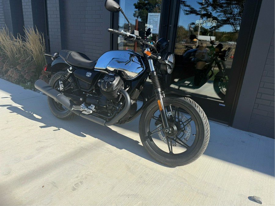 2025 Moto Guzzi V7 Stone