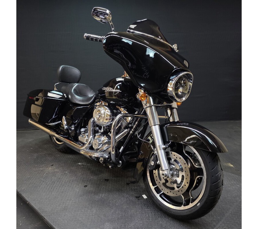 Harley-Davidson® Street Glide® 2011 FLHX BLACK