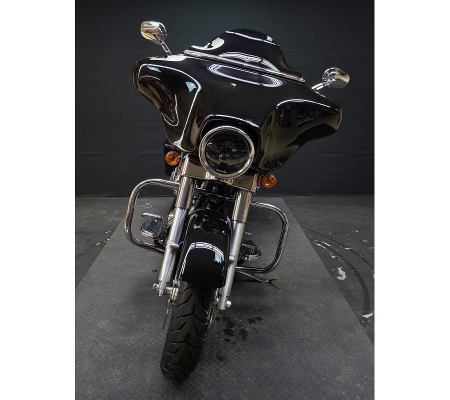 Harley-Davidson® Street Glide® 2011 FLHX BLACK