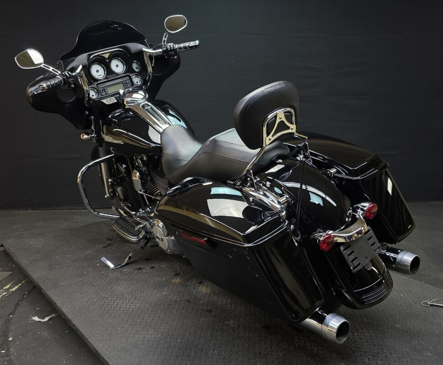 Harley-Davidson® Street Glide® 2011 FLHX BLACK
