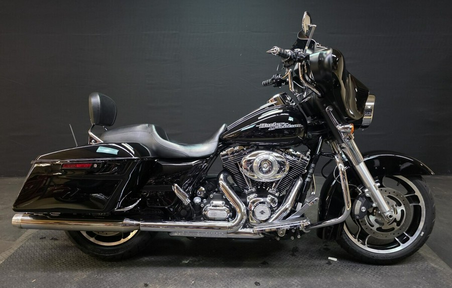 Harley-Davidson® Street Glide® 2011 FLHX BLACK