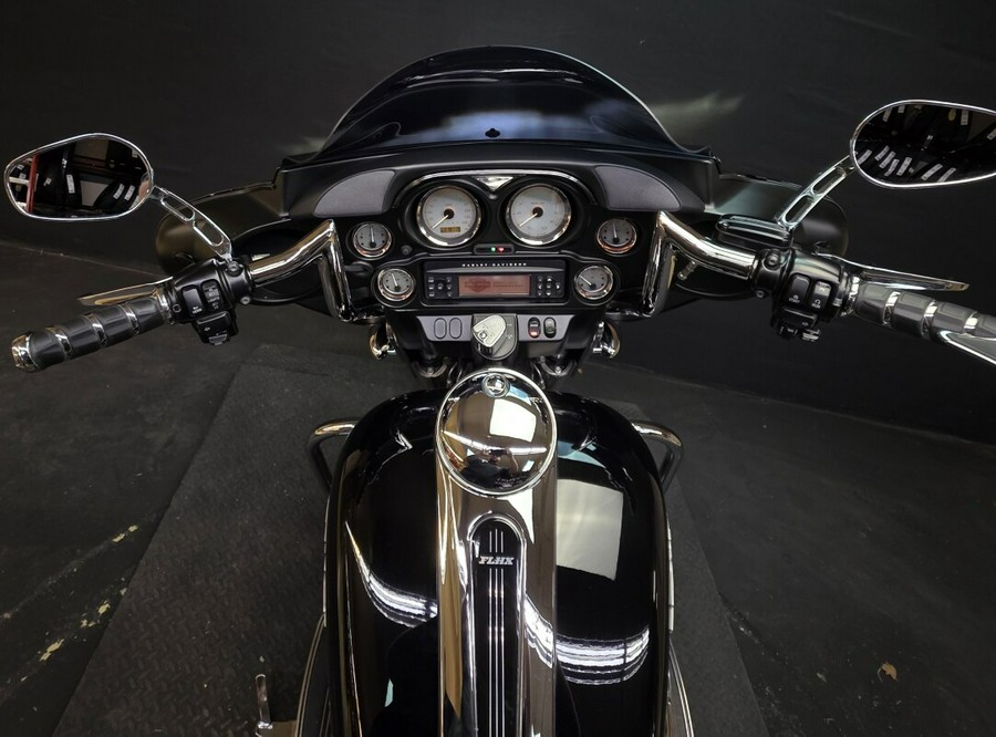 Harley-Davidson® Street Glide® 2011 FLHX BLACK
