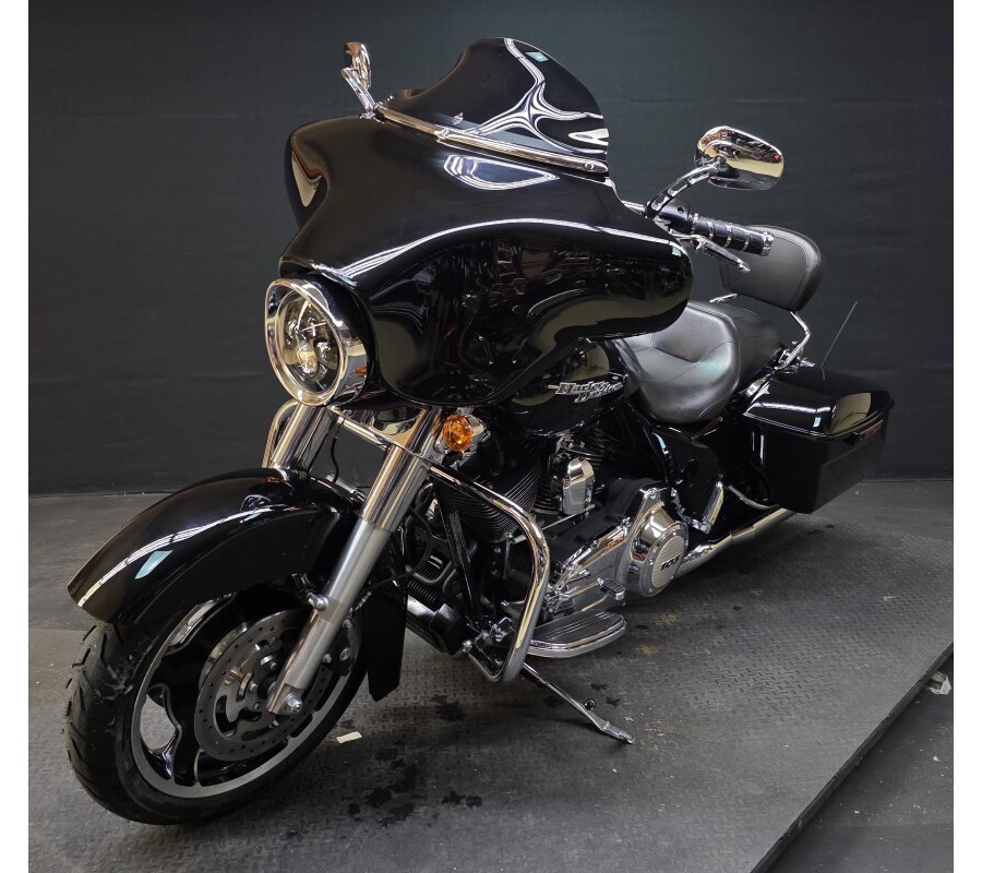 Harley-Davidson® Street Glide® 2011 FLHX BLACK