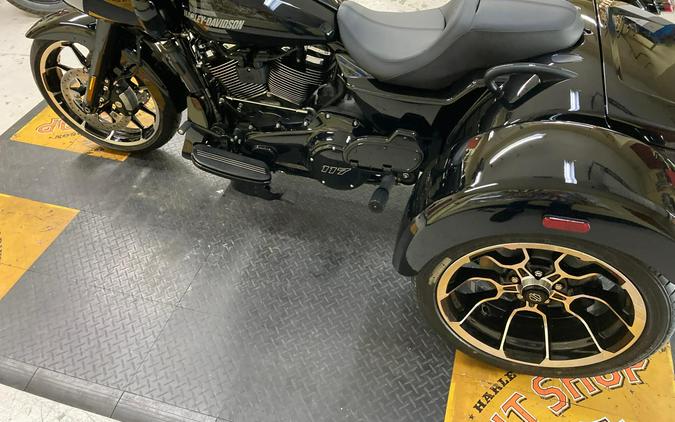 2026 Harley-Davidson® Road Glide 3 Vivid Black FLTRT