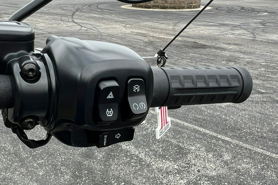 2025 Harley-Davidson Softail FXBB - Street Bob