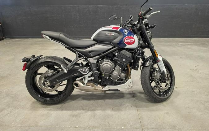 2025 Triumph Trident 660 Triple Tribute Edition Snowdonia White