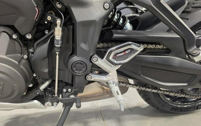2025 Triumph Trident 660 Triple Tribute Edition Snowdonia White