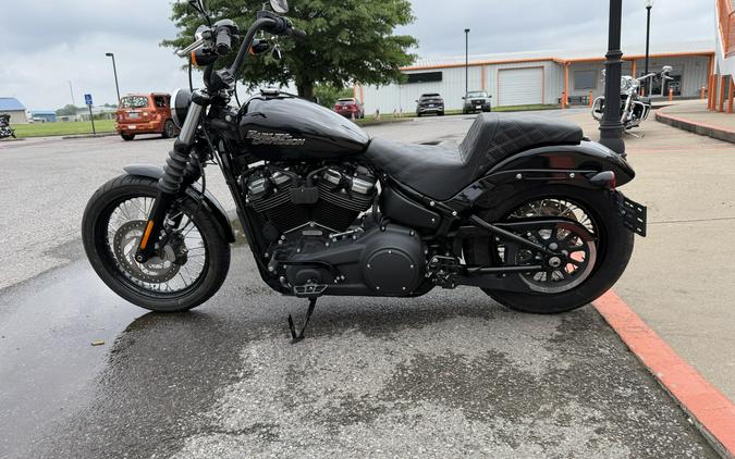 2018 Harley-Davidson® Street Bob® Vivid Black