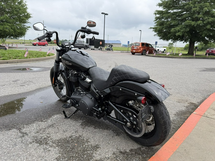 2018 Harley-Davidson® Street Bob® Vivid Black