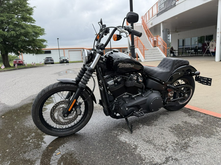 2018 Harley-Davidson® Street Bob® Vivid Black