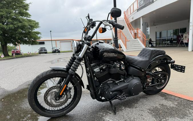 2018 Harley-Davidson® Street Bob® Vivid Black