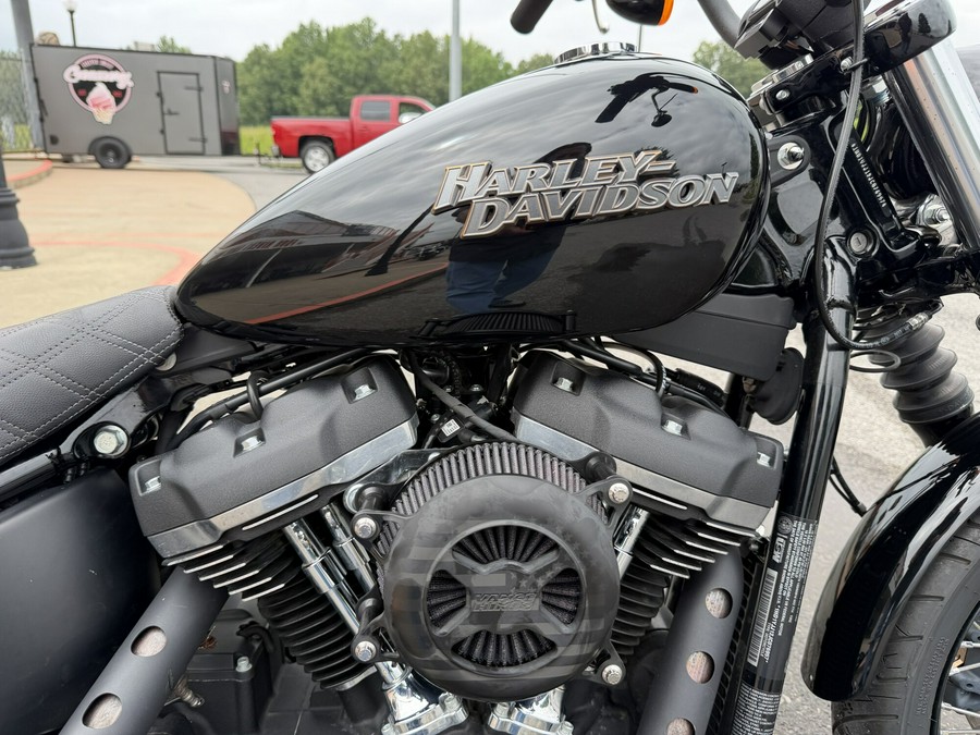 2018 Harley-Davidson® Street Bob® Vivid Black