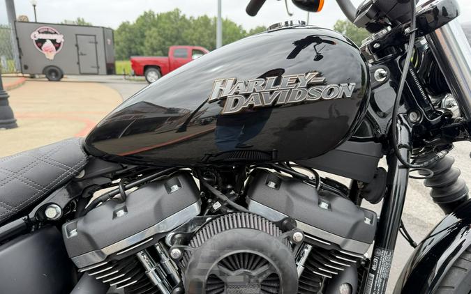 2018 Harley-Davidson® Street Bob® Vivid Black