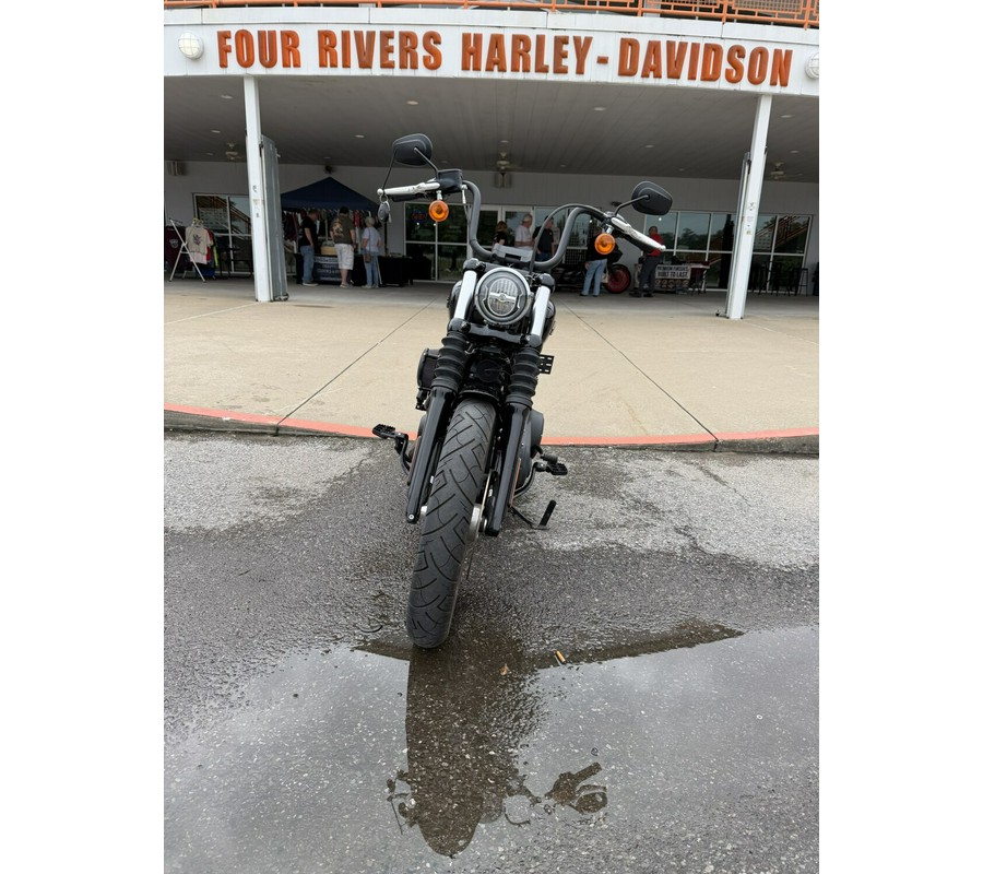 2018 Harley-Davidson® Street Bob® Vivid Black