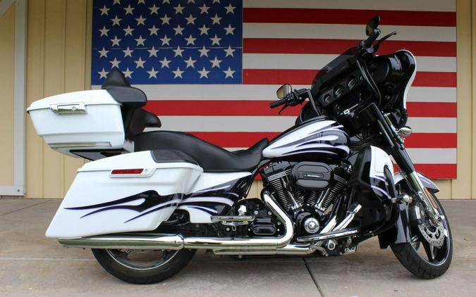 2016 Harley-Davidson® FLHXSE - CVO™ Street Glide®