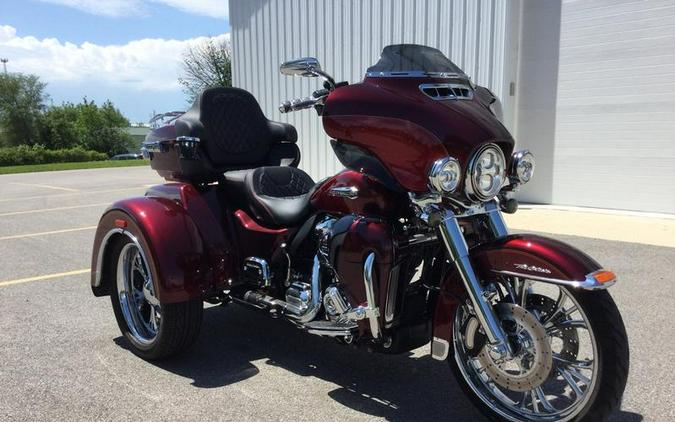 2017 Harley-Davidson® FLHTCUTG - Tri Glide® Ultra