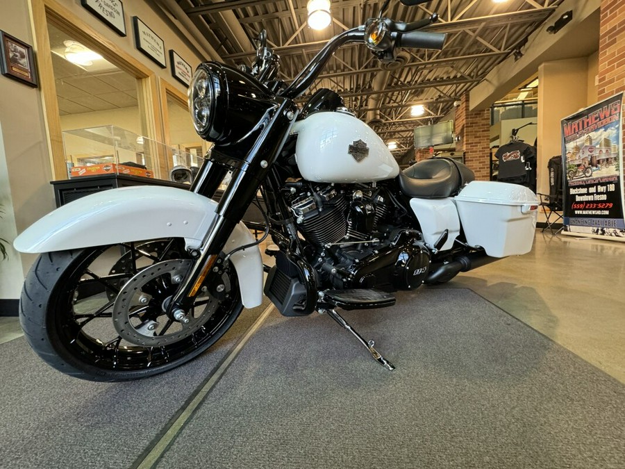 2024 Harley-Davidson Road King Special White Onyx Pearl