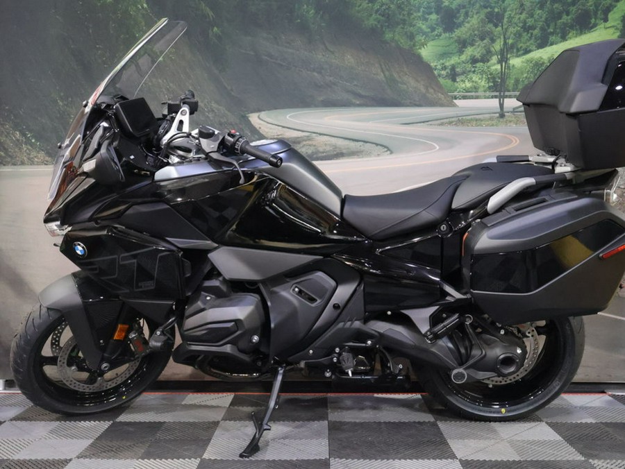 2026 BMW R 1300 RT Triple Black