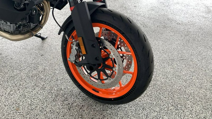 2024 KTM 890 SMT