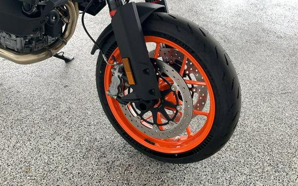 2024 KTM 890 SMT