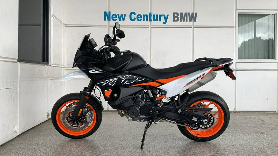 2024 KTM 890 SMT