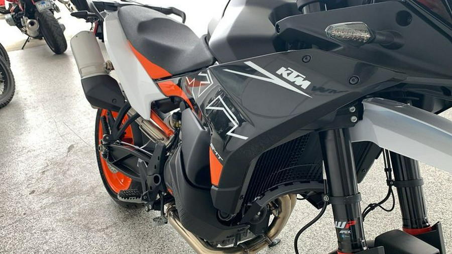 2024 KTM 890 SMT