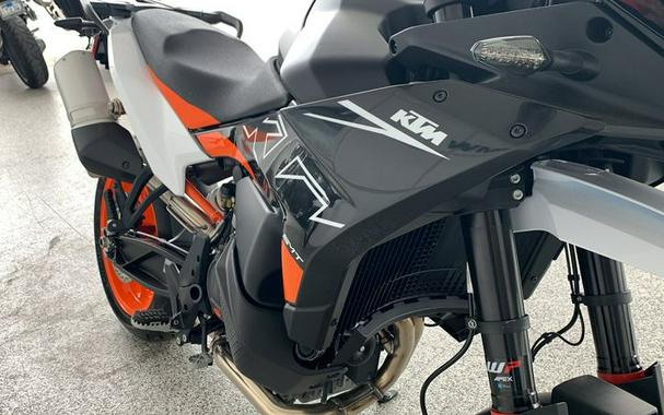 2024 KTM 890 SMT