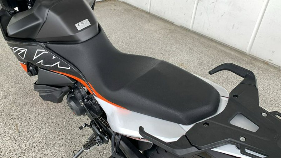 2024 KTM 890 SMT