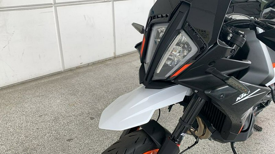 2024 KTM 890 SMT