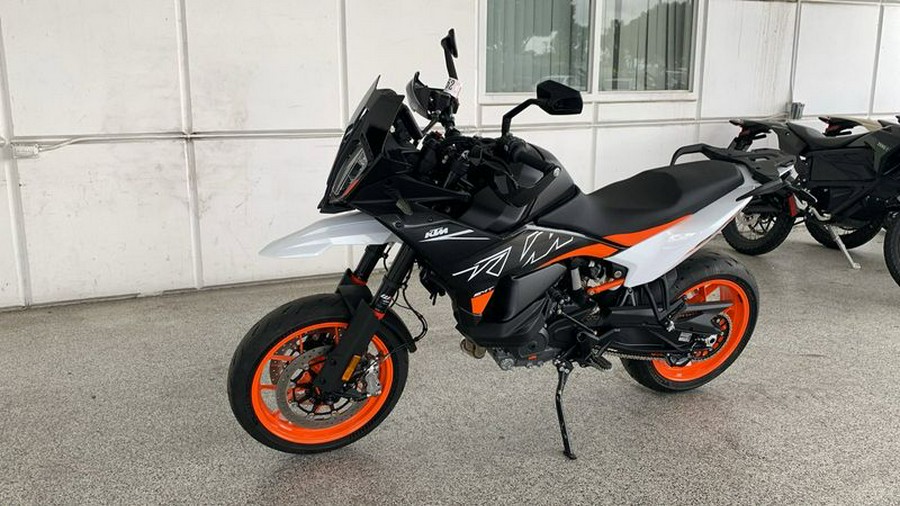 2024 KTM 890 SMT