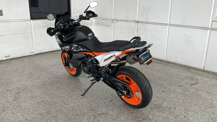 2024 KTM 890 SMT