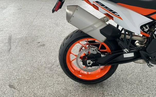 2024 KTM 890 SMT