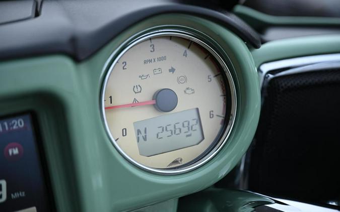 2017 Indian Motorcycle Roadmaster Willow Green Over Ivory Cream
