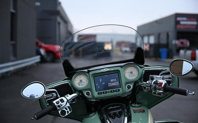 2017 Indian Motorcycle Roadmaster Willow Green Over Ivory Cream