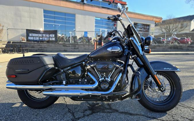 2021 Harley-Davidson® Heritage Classic 114 Black Jack Metallic