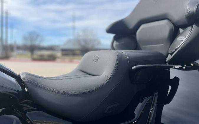 2026 Harley-Davidson® FLHLT Street Glide 3 Limited Vivid Black