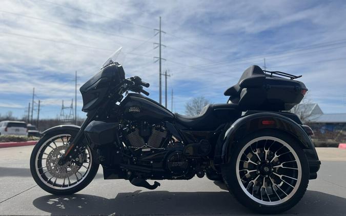 2026 Harley-Davidson® FLHLT Street Glide 3 Limited Vivid Black