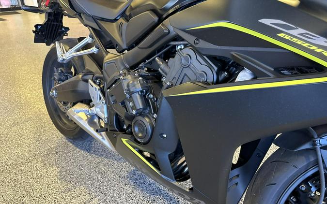 2026 Honda CBR650R E-Clutch