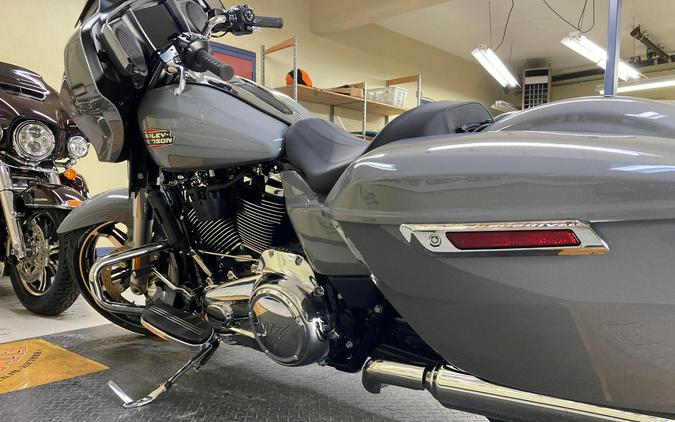 2026 Harley-Davidson® Street Glide® Dark Billiard Gray Chrome Trim FLHX