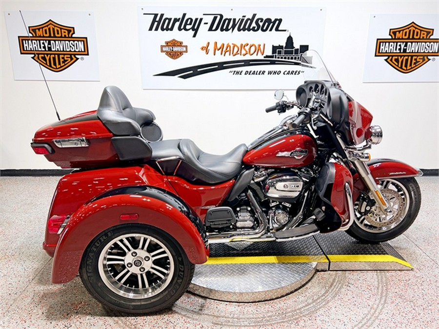 2024 Harley-Davidson Tri Glide Ultra FLHTCUTG 149 Miles Red Rock & Vivid Black
