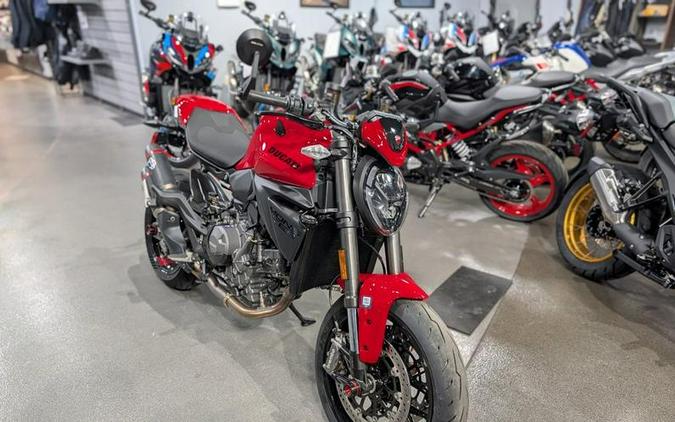 2026 Ducati MONSTER PLUS