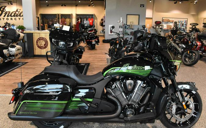 2026 Indian Motorcycle® Chieftain PowerPlus Dark Horse Signature Series Abyss Metallic / Cypher Gr